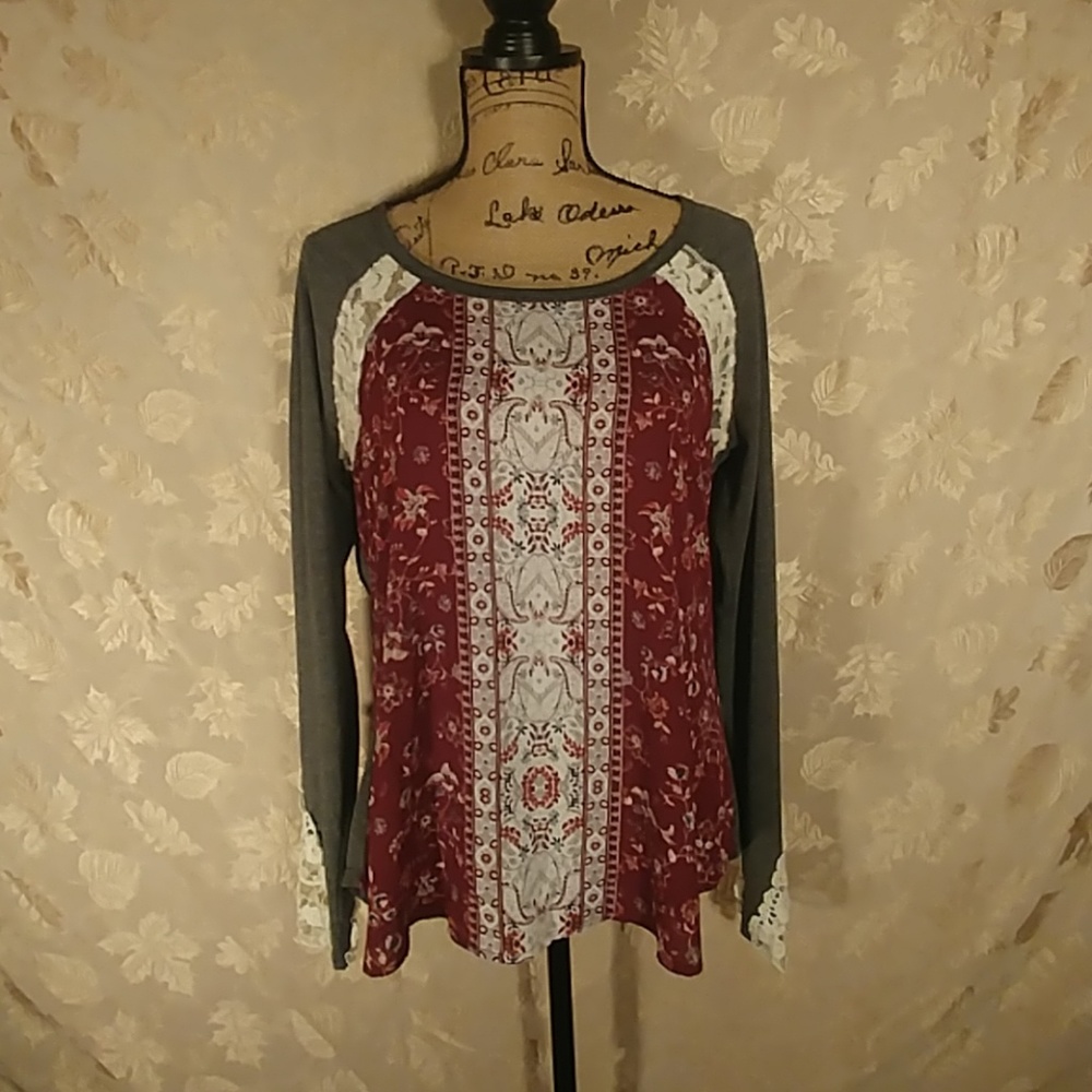 Floral Tee w/ Lace - Long Sleeve
